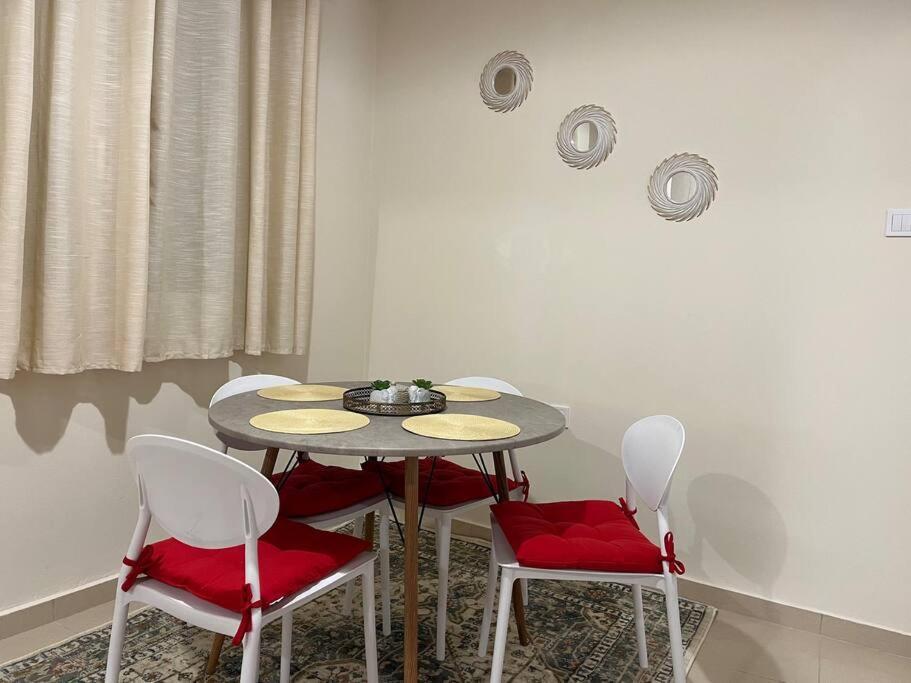 Elena S Apartment Меґара Екстер'єр фото